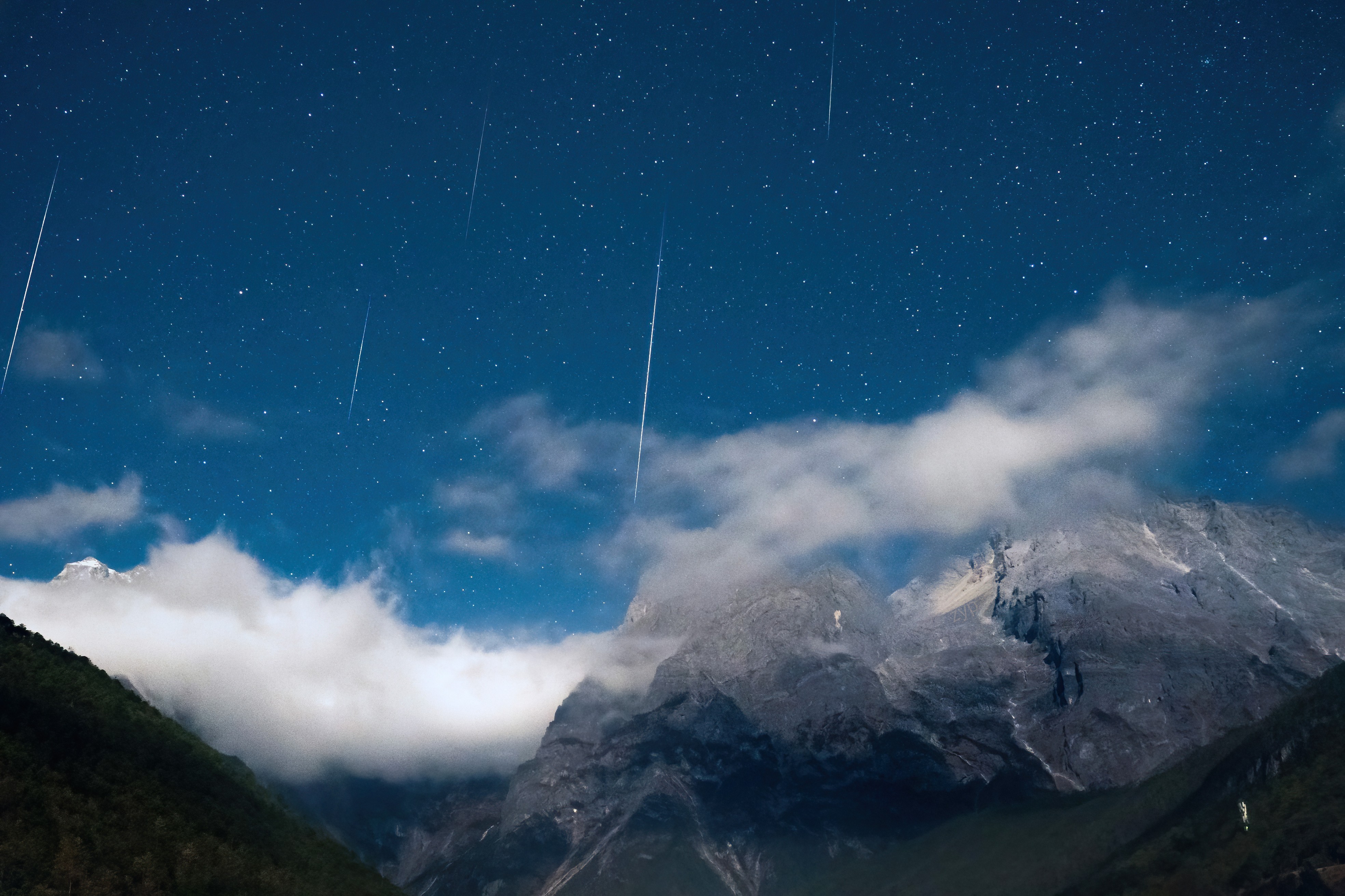 12月14日，在云南麗江，2022年最后一場特殊天象——雙子座流星雨在夜空“綻放”。曾躍鵬 攝